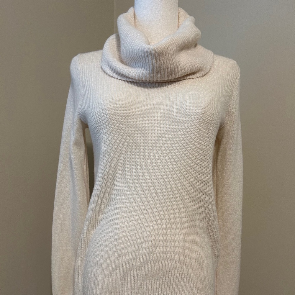 Theory Ivory Cowlneck Cashmere Tunic
